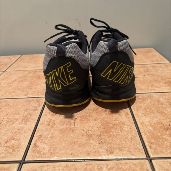 Nike Men's Velocitrainer Sneakers Gray Black Yellow Size 13 - Picture 4 of 9